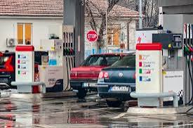 Високата цена на петрола удари и бензиностанциите у нас